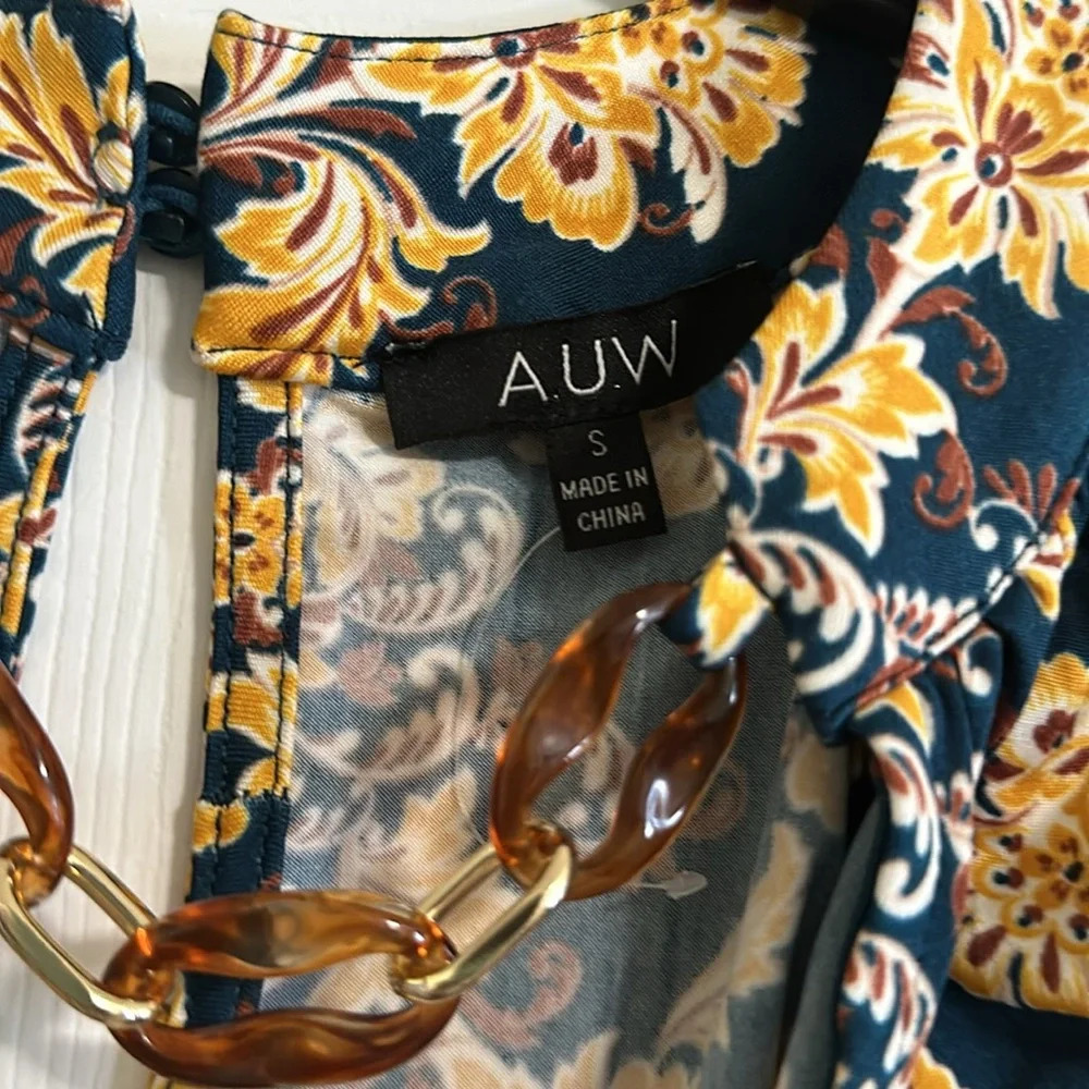 A.U.W Cold Shoulder Blouse with 3/4 ruffle/bell Sleeve - Buttoned Keyhole back S - Picture 4 of 6